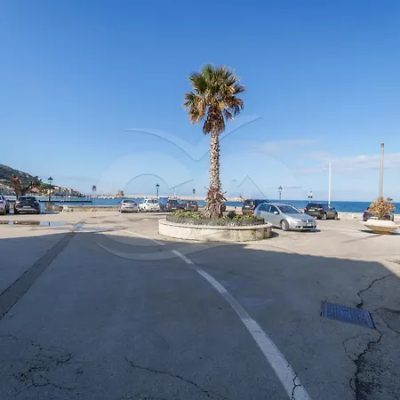 Casa Vittoria Sul Lungomare - Goelba * マルチャーナ・マリーナ