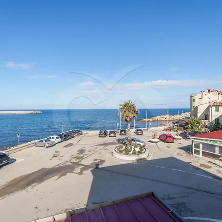 Casa Vittoria Sul Lungomare - Goelba Daire *