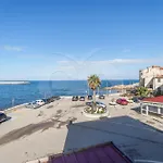Casa Vittoria Sul Lungomare - Goelba 아파트 *